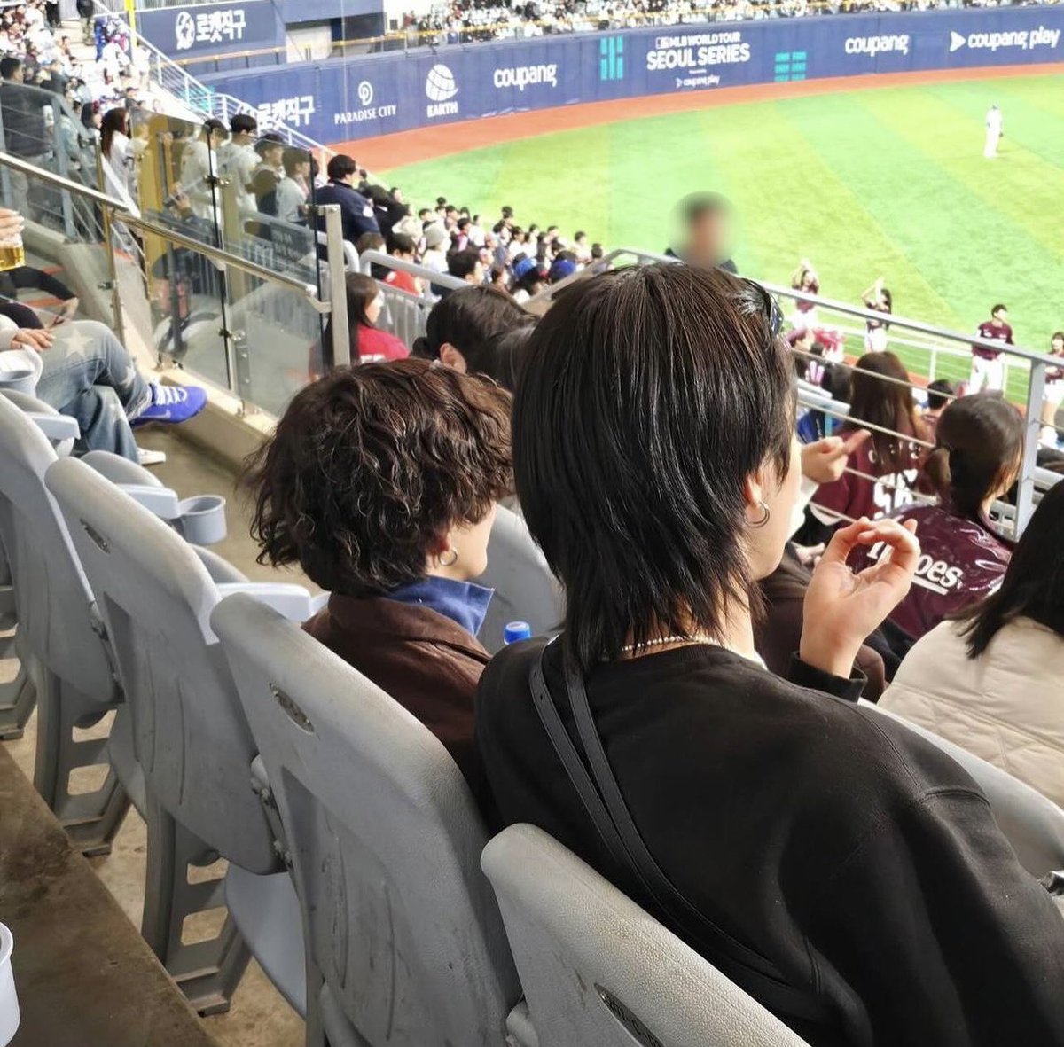그냥 막 눈물남..
이리저리 입어보며 추구미 아사히이기도 햇던 루루가 이젠 자기만의 색을 갖고 아사히랑 나란히 잇는 남찍사가 생긴게