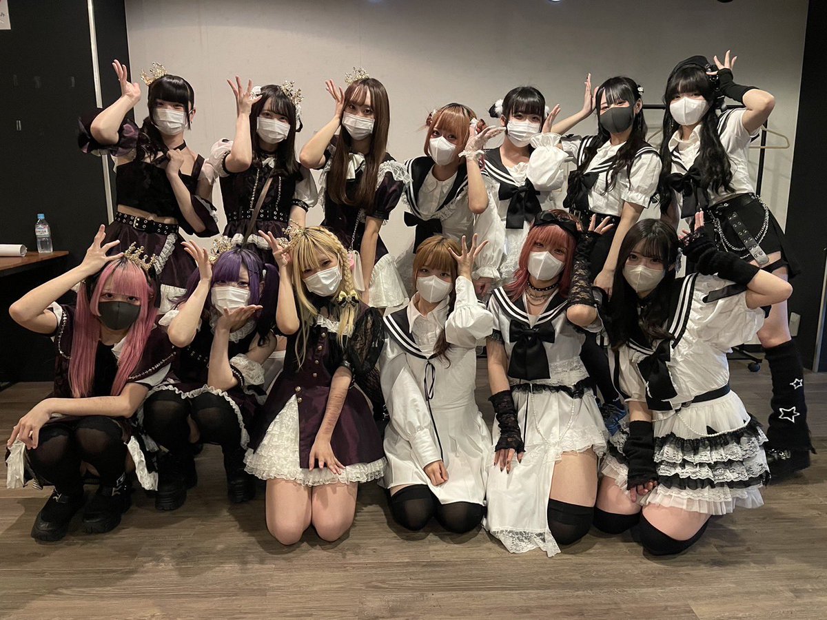 AcademyPandemic's tweet photo. マジョリティアラさん、#MOUWAY さん
最後のブッキングライブありがとうございました！！

主催ライブへの出演たくさんありがとうございます🗯️Pandemic-Academy-と短い時間でしたが、共演していただいて本当に感謝！！

それでは次回！！
「魔法祭」で！！ https://t.co/v5r95GGofO