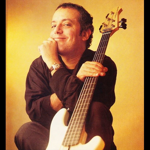 RockOthers's tweet photo. #AlmanaccoRock #LarryKlein by @boomerhill1968 il 17 marzo del 1956 nasce Larry Klein bassista e produttore americano. Ha suonato tra gli altri con Carmen McRae, Joe Henderson, Bobby Hutcherson, Wayne Shorter(da solista, precisiamo), Herbie Hancock, Bobby McFerrin e Dianne Reeves https://t.co/gde2pvuwDK