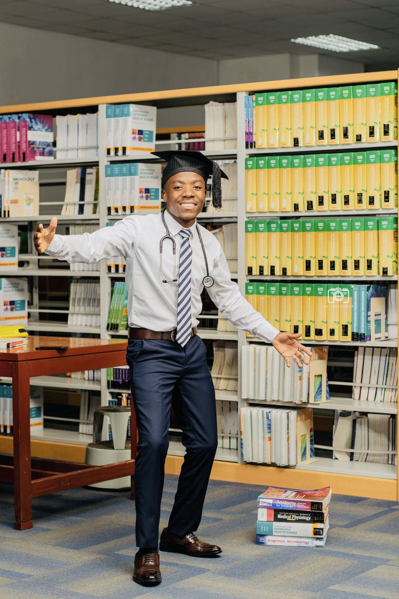 Kerl_Jr's tweet image. A steady stream of petitions to GOD were audible🙏🏽. Here i am, Dr. Lusekelo Silumbu, Bachelor of Medicine, Bachelor of Surgery (MBBS) mw🇲🇼