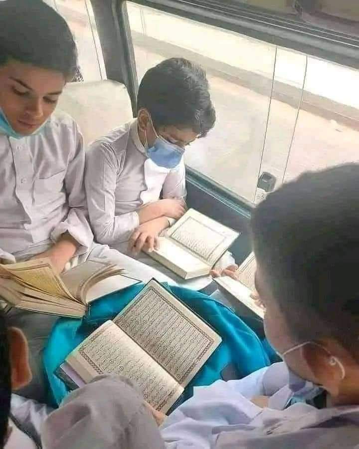 মাশাআল্লাহ 💞
যাত্রা পথে পবিত্র কোরআন 📖
পড়ার দৃশ্য 😍
দুনিয়ার মধ্যে সবচেয়ে উওম শিহ্মা হলোঃ- কুরআন শিক্ষা।
আলহামদুলিল্লাহ..! ❤️