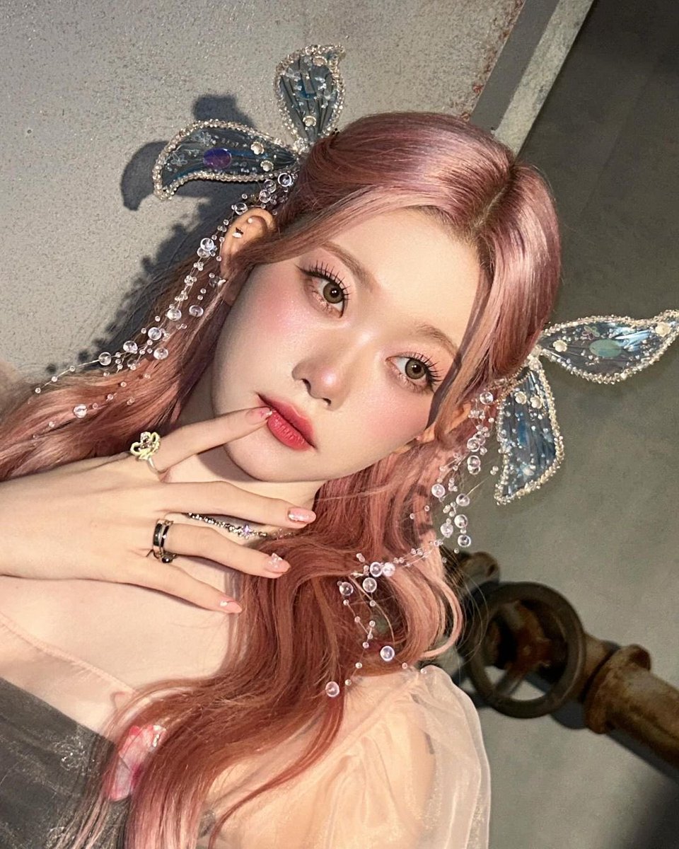 iznaroo's tweet photo. #츠키 https://t.co/Hre1jp81bJ