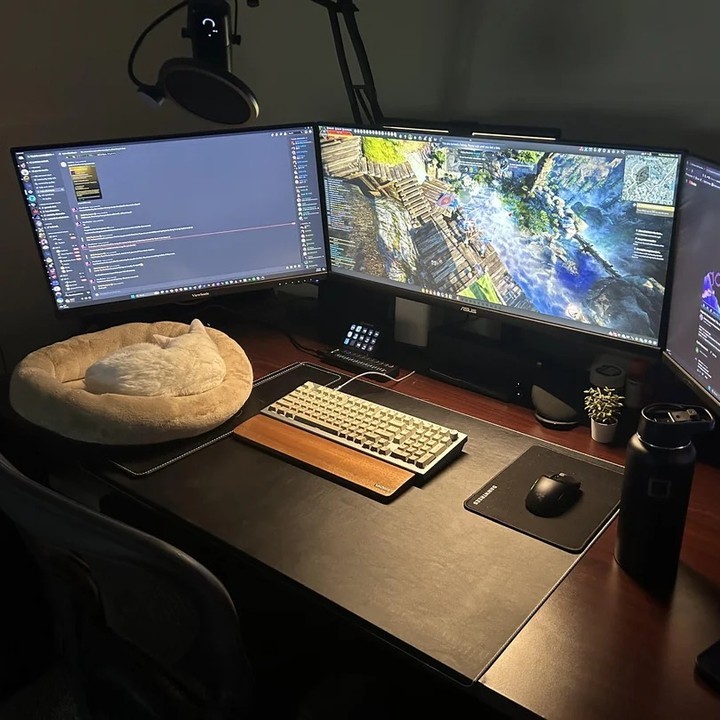KeychronA's tweet photo. A cozy day at the workspace with the purr-fect assistant, the Desk Cat! 🐾💤 Discover moments of tranquility with every keystroke.
📸 by u/TheGreatCleave (Reddit)
#KeychronQ5Pro #Keychron #dreamsetup #minimalistic #cyberattack #keebs #keycapset
#keychronaustralia https://t.co/a6W1eyQWOQ