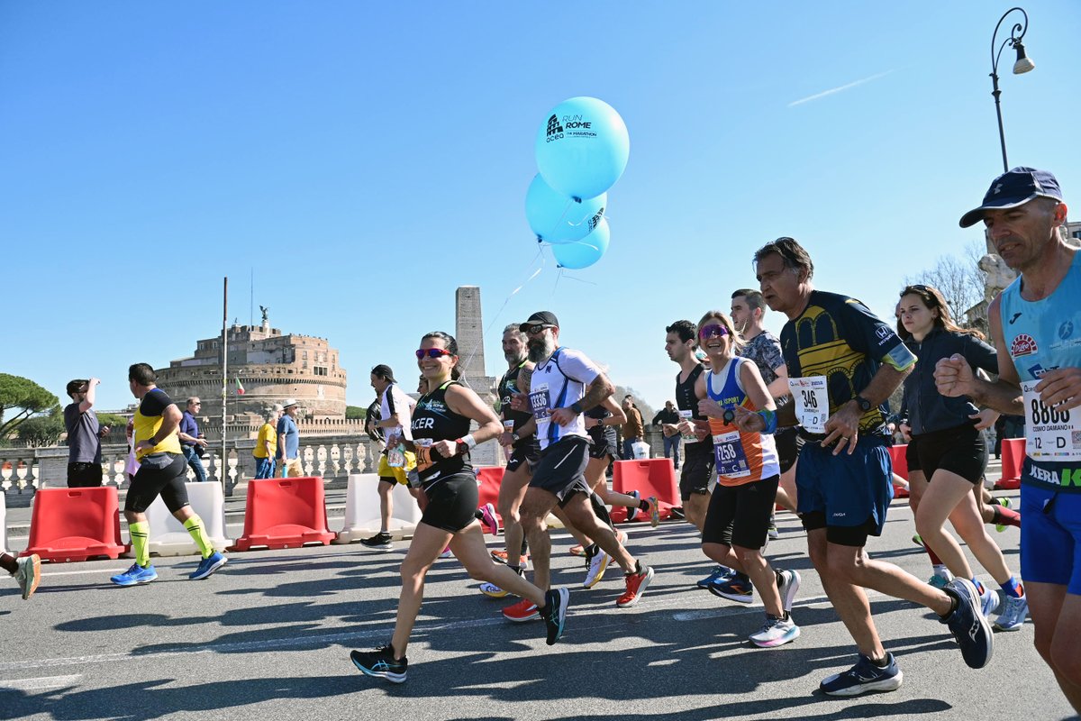 Sotto il cielo di Roma, si conclude una gara ricca di emozioni, dove lo sport e l’acqua sono i veri protagonisti. Con un nuovo record per l’#AceaRunRomeTheMarathon, taglia per primo il traguardo il keniano Asbel Rutto mentre il premio femminile va a Ivyne Lagat presente ieri al