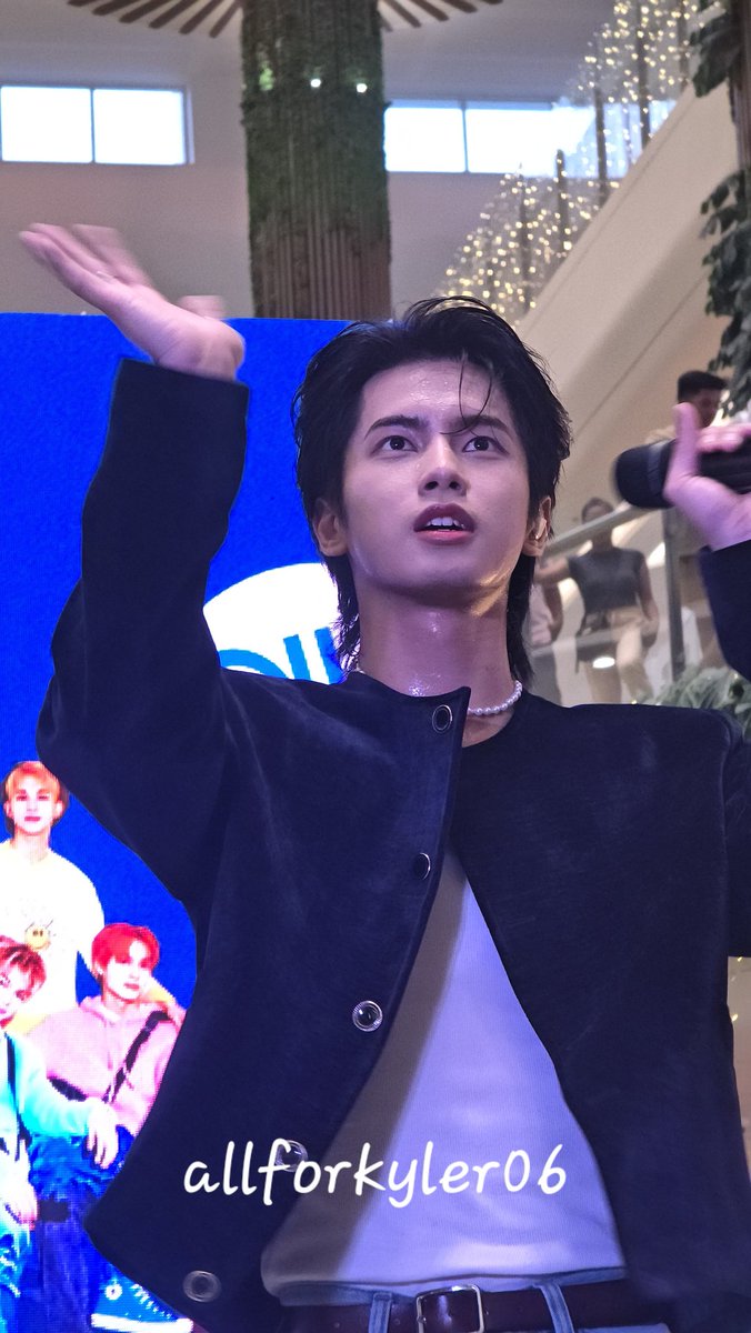 allforkyler06's tweet photo. Kyler quick shots thread

240317

HORI7ON X SM STOTOMAS

#LUCKY_in_Batangas
#HORI7ON #호라이존 
#HORI7ON_KYLER 
#KYLER #카일러
@HORI7ONofficial https://t.co/U7ZGBRla1q