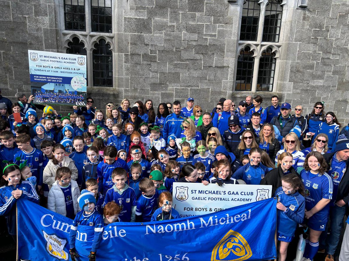 Some of the @StMichaelsGAA contingent ready for todays St Patrick’s Day parade ☘️