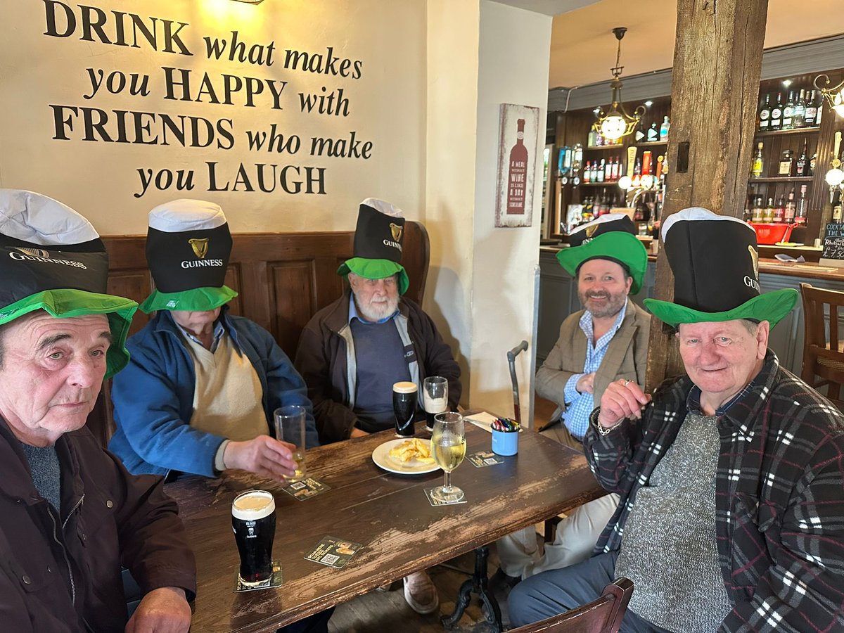 A #HappyStPatricksDay to all #Irish people everywhere especially Irish #pubs, #publicans & staff. Enjoy #StPatricksDay in the #pub!🍻🥃🇮🇪☘️ #SupportOurPubs #SupportPubs