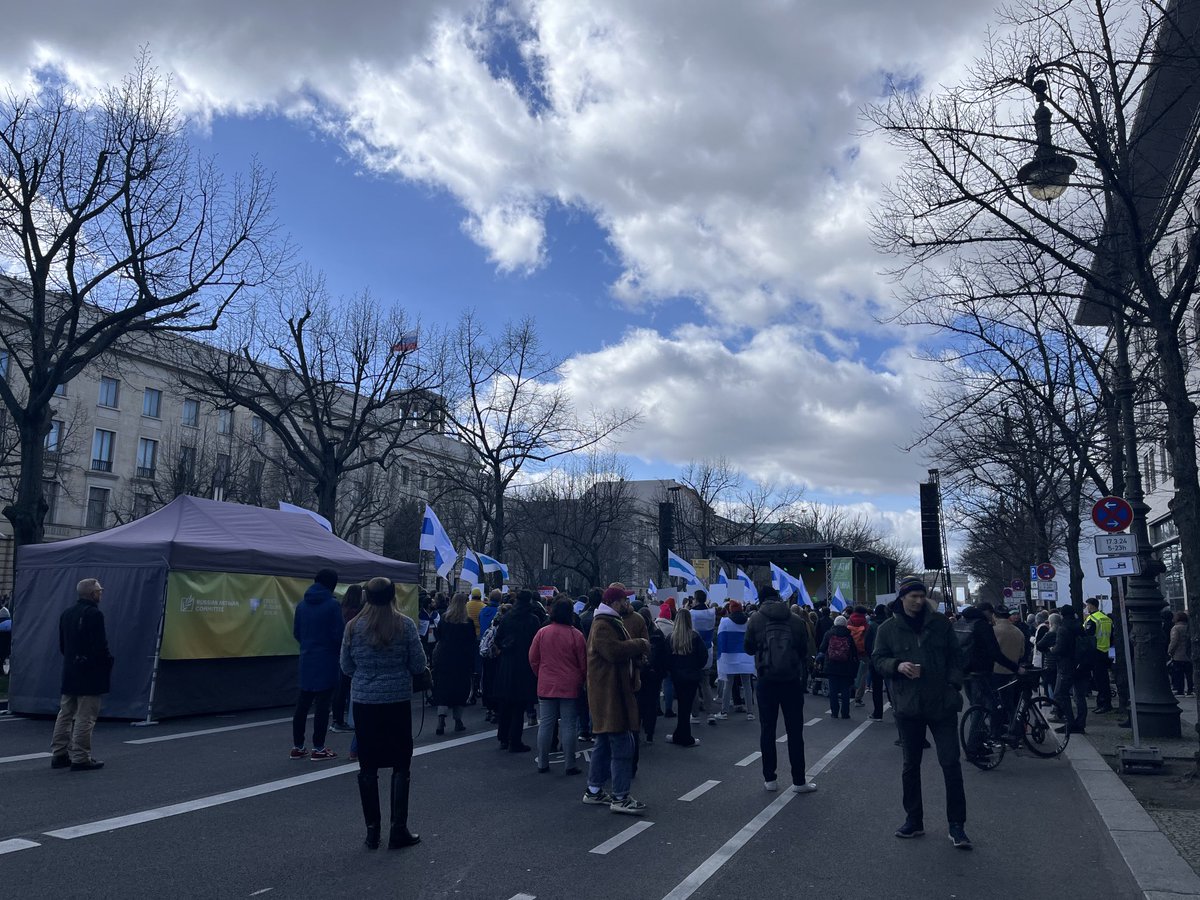 Demo #Berlin #UnterdenLinden anlässlich der Wahl ohne Wahl in Russland.