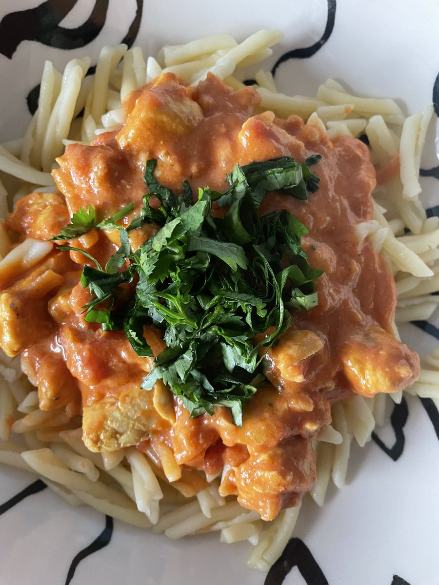 Poulet façon massala : curry et beurre de cacahuète 🥜 recette : vm.tiktok.com/ZGeP61LFb/