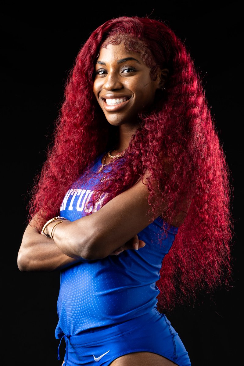 Kentucky's 'A' team consisting of Oneika McAnnuff, @morgandavis1008, @janialanelle, and @AlexisGlasco finished fourth in the women's 4x100 meter relay with a time of 44.39 at the USF Alumni Invitational. 😺