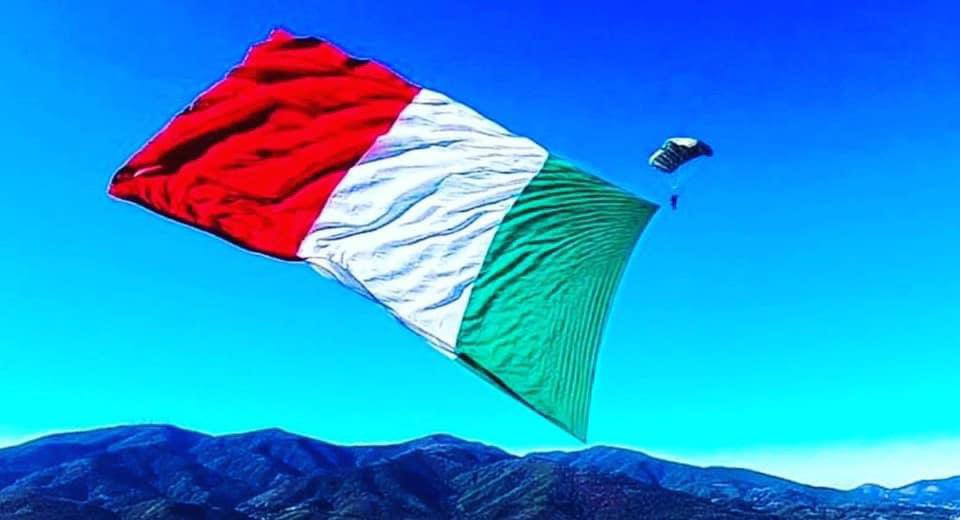 Giornata dell'Unità nazionale, della Costituzione, dell'Inno e della Bandiera🇮🇹. 163 anni di Storia Patria e Orgoglio delle nostre Radici. Auguri Italia mia!! Non esiste privilegio più grande nel servirti ogni giorno, con tutto l’amore di cui sono capace.
