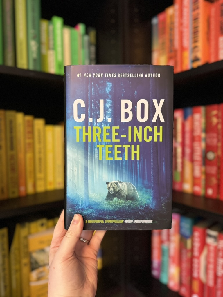 secret_bookblog's tweet image. ✨✨NEW REVIEW✨✨

In Wyoming's wilds, a monstrous grizzly stirs fear, while Joe Pickett faces an old enemy's vengeful plot 🐻🦅

Full review⬇️
thesecretbookreview.co.uk/post/three-inc…

Purchase link⬇️
amazon.co.uk/Three-Inch-Tee… - Free on Kindle Unlimited!

#ThreeInchTeeth
#HeadofZeus
#AriesFiction