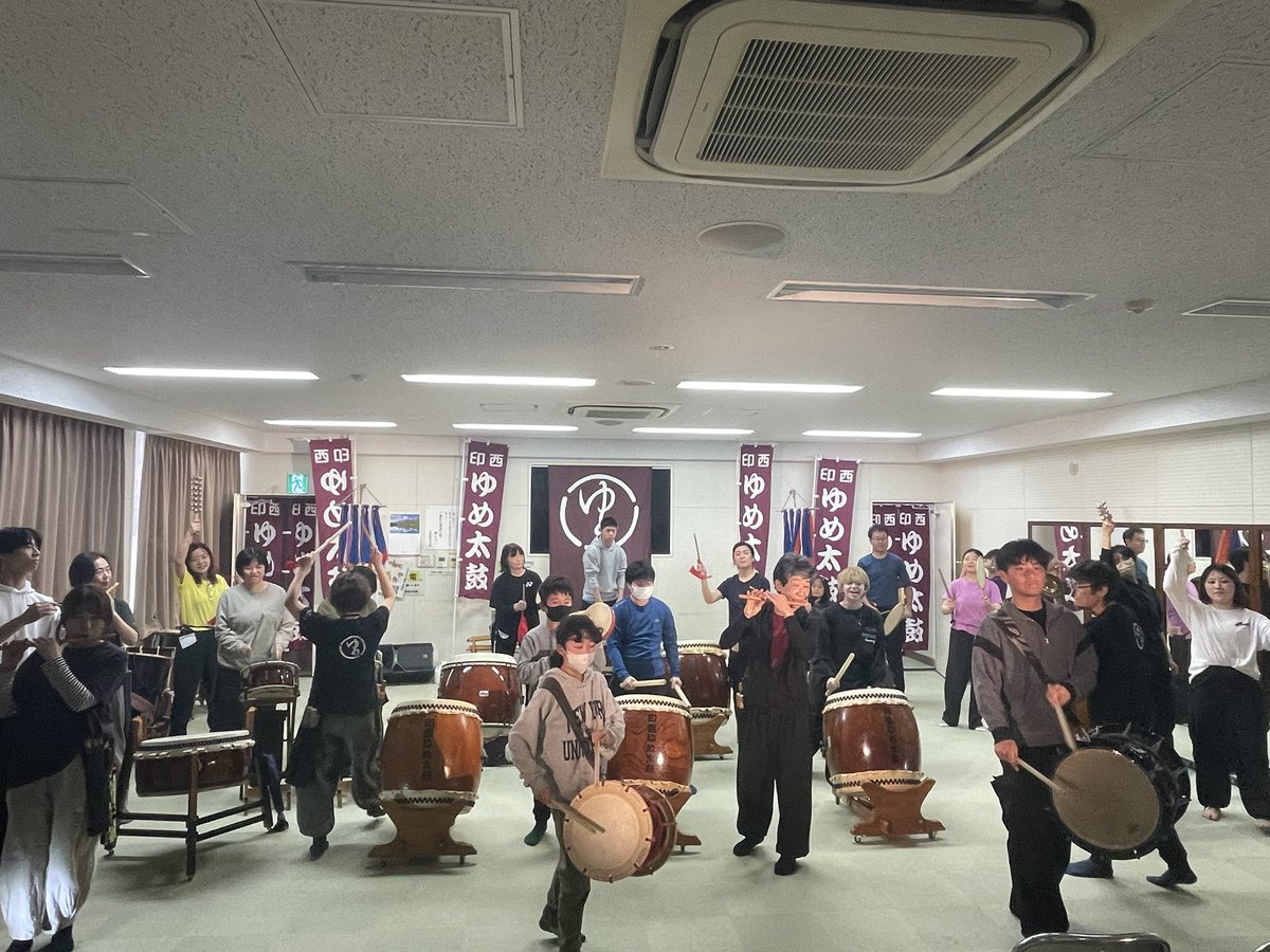inzai_yume's tweet photo. 3/24(日)年度末ライブ!昨年の様子もご覧ください!https://t.co/OAP3PQdiXv
#和太鼓 #太鼓 #taiko #篠笛 #shinobue #千葉県 #千葉 #chiba #印西市 #印西 #inzai #千葉ニュータウン中央 #千葉ニュータウン #chibant https://t.co/nhWGf16I2D