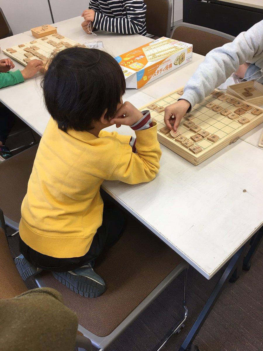 わたしのはじめての子が卒園しました。奇跡のような時間でした。たくさんのことを教えてくれた、こころのうつくしい子です。大好きです。今日は小学生相手に、将棋でスナイパーのような勝ち方をナチュラルにしていてビックリしました。