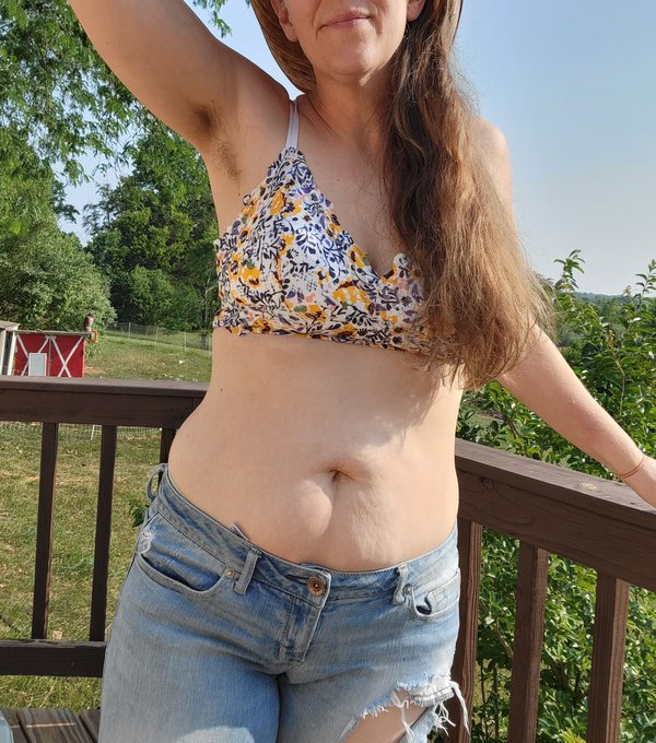 I love getting my daily dose of vitamin D on my tummy 🙂 https://t.co/0FouKtlzd3