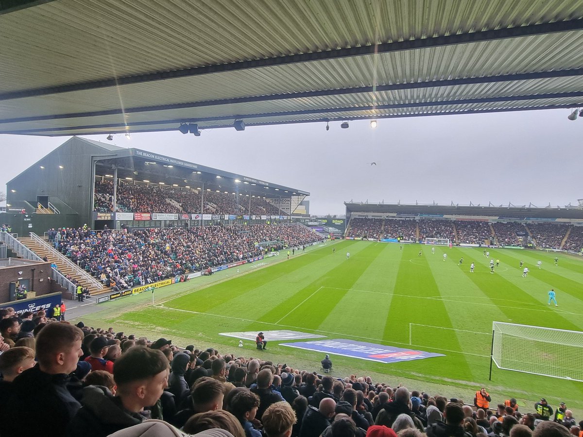 Reward offered! @pnefc please reweet. For successful return of a black North Face jacket inexplicably lost at the back of the @Argyle Home Park away end yesterday following @pnefc splendid victory. Please contact @pnefc ticket office with any info. Thanks! Andrew