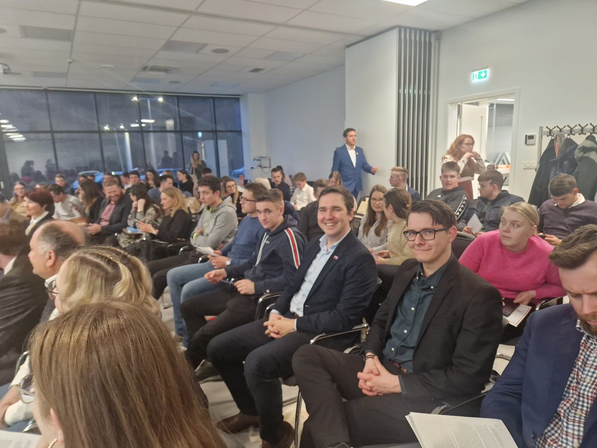 Franc_Bogovic's tweet photo. Na sinočnji 31. volilni skupščini @podezelska_zspm 👩🌾🧑🌾sem se #ZSPM, pod vodstvom dosedanje predsednice Anje Kastelic, zahvalil za dosedanje odlično👏delo in naše dolgoletno super 🙂 sodelovanje. Sam sem pomagal predvsem s podporo projektu Inovativni mladi kmet ... https://t.co/gVmzdbhXf6