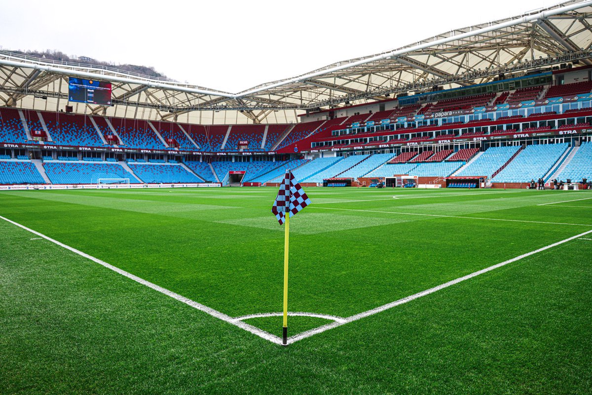 Burası Premier Lig olsa beğenirsiniz.Burası Trabzon. Türkiye liginin açık ara en iyi zemini Trabzonspor’a ait. Emeği geçen herkese sonsuz teşekkürler.Helal olsun.