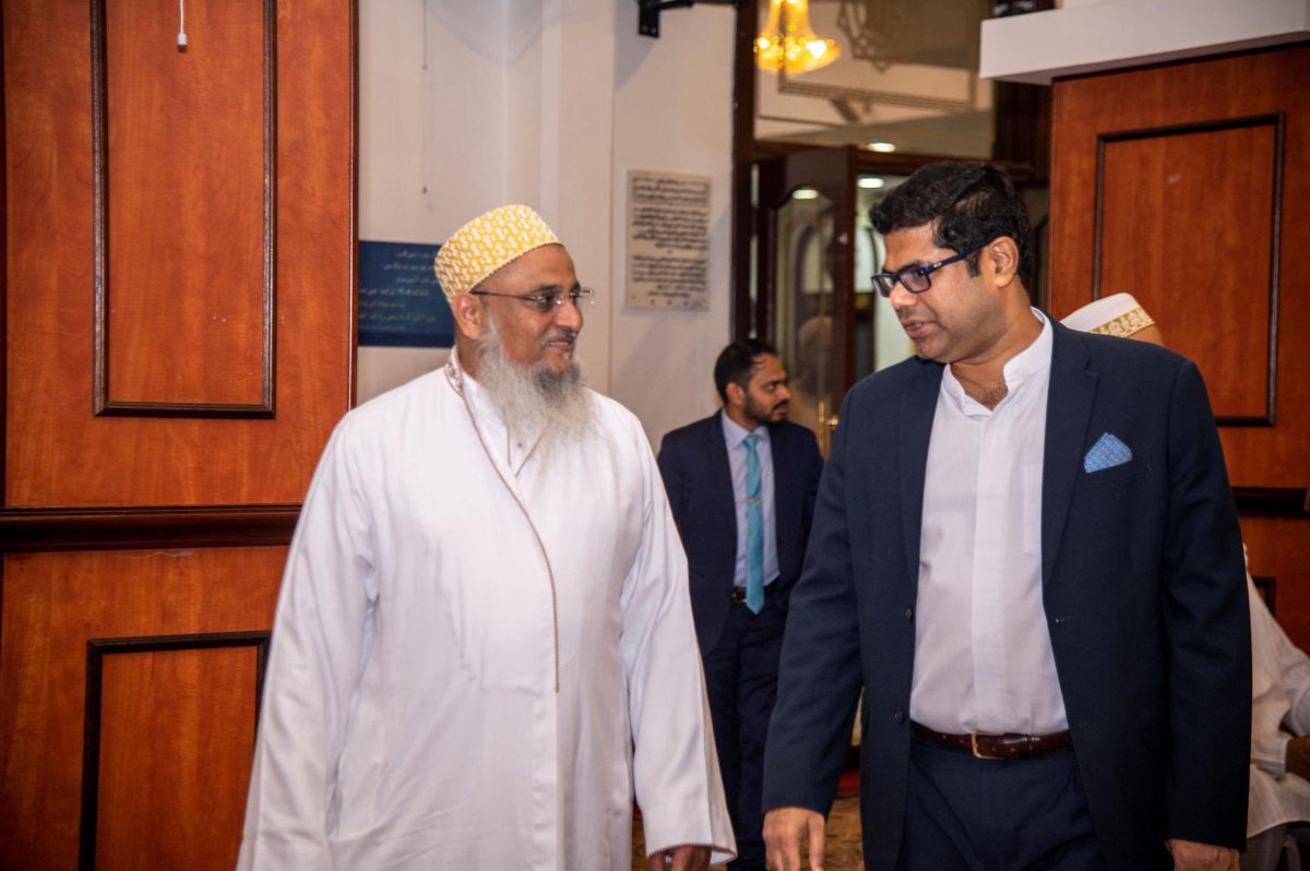 IndiaInBahrain's tweet photo. Ambassador H.E. Mr. Vinod K. Jacob joined the Dawoodi Bohra community in Bahrain for Ramadan Iftar and conveyed greetings of the holy month. https://t.co/mwuhf1Qsgf