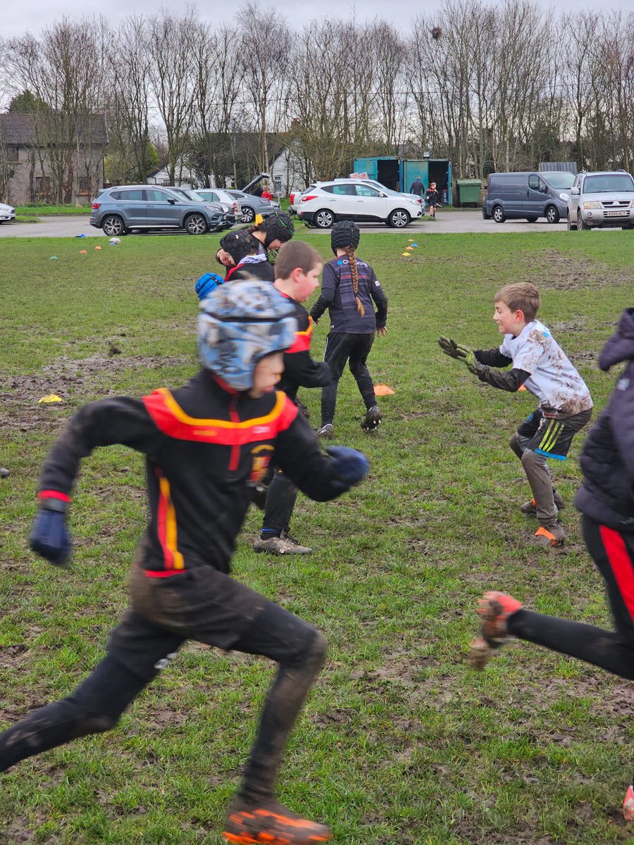 Constantly raining? Keep training. Mud 🤝 white @Saracens shirt = busy washing machine.