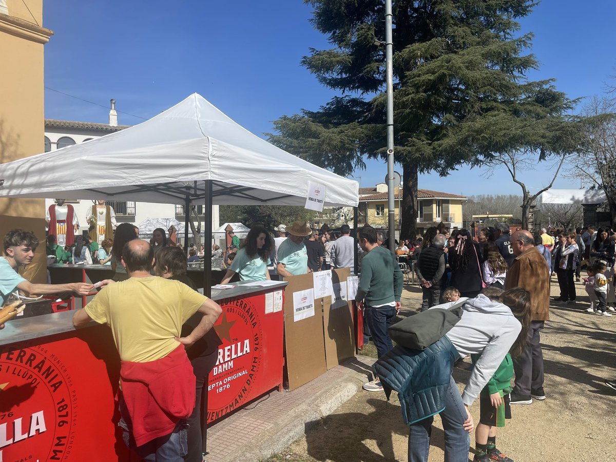 quimmarce's tweet photo. Avui hem organitzat la barra del PÍCNIC @blackmusicfest a Girona i col.laborat amb la de la FIRA DE L’EMBOTIT de Bescanó…

En els dos casos, èxit de públic i d’organització 🙌🙌👏👏 https://t.co/svWglJFIWS