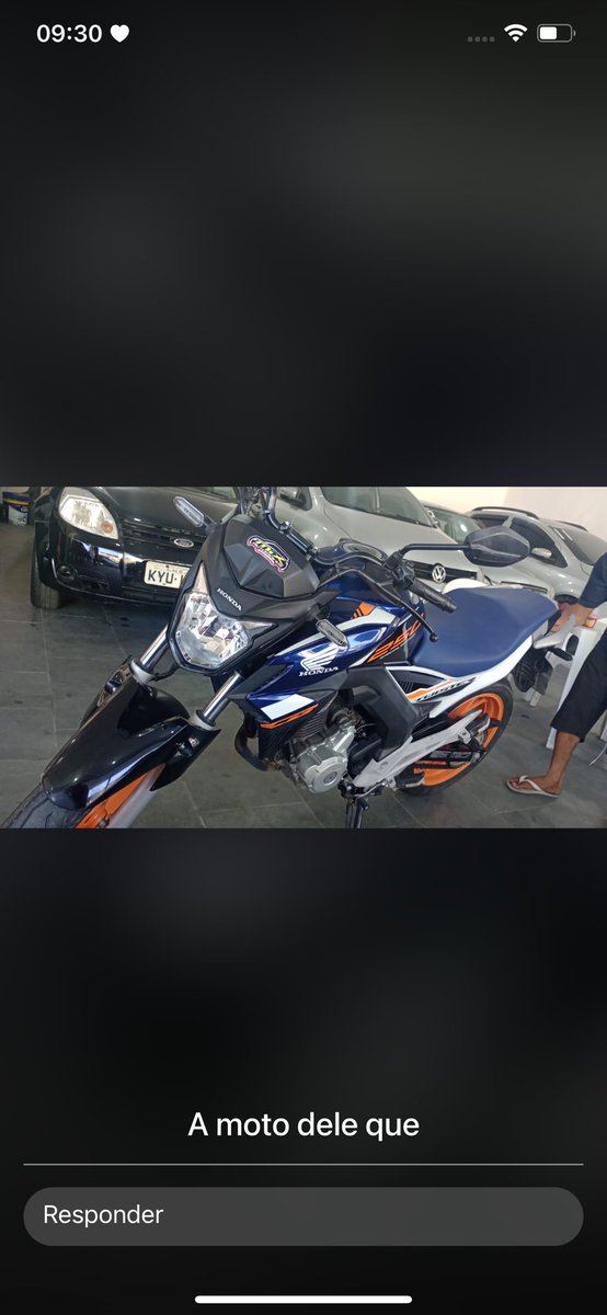 Pitaorlk's tweet photo. Koe rapaziada bom dia ontem a tarde fui assaltado meus amigos na João Ribeiro ainda me balearam e levaram a moto quem puder ajuda ae placa DCU-3G39
Banco tá resgado fácil de indefica, tem um  símbolo do flamengo no paralama da frente 
Rt pra ajuda 😡😭 https://t.co/AgDWNaV9mV
