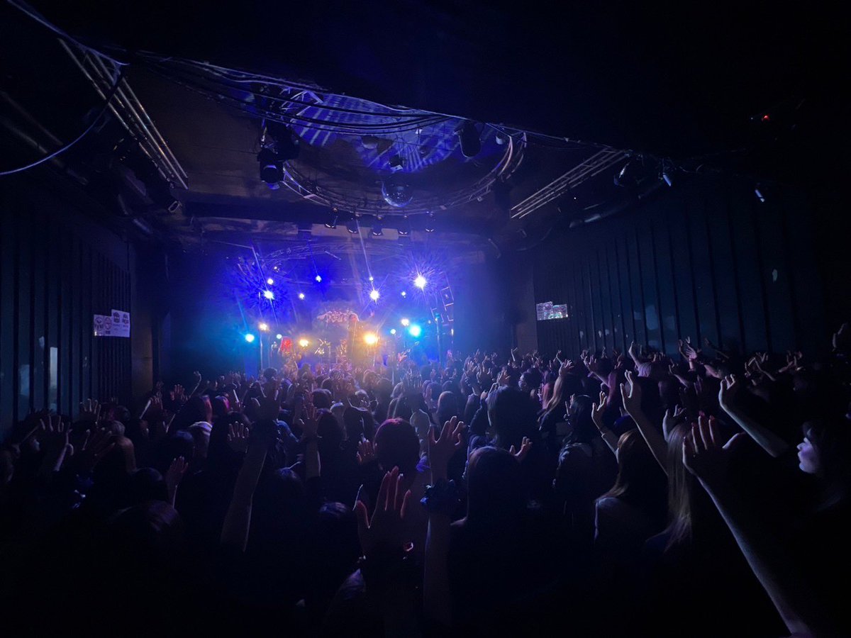 Royz_official's tweet photo. 埼玉公演に引き続き、柏公演お疲れ様でした！たくさんのご来場ありがとうございました👨‍👨‍👦‍👦✨️ RISK_144000の一体感凄まじかったです👍ENラストのJack the Ripperの暴れ締めも最高でした❤️‍🔥次は浜松公演！よろしくお願いします！ https://t.co/D68my4XDie