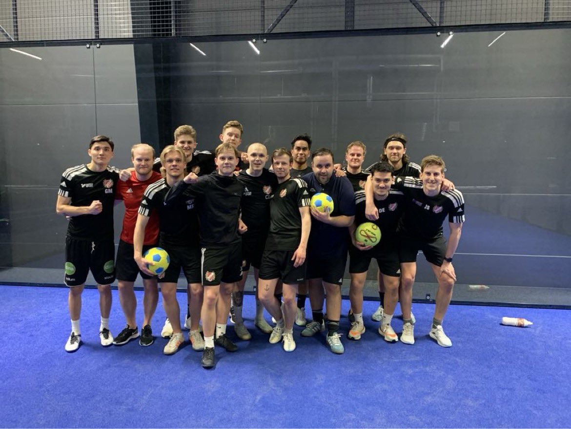 Sista gruppspelsmatchen i DM slutade med seger 4-0 mot Skultorp. 

Målskyttar:
David Lindh, Albin Andersson &amp; Albin ”Direktören” Åkesson x2. 

Nästa helg vankas det träningsläger i Varberg 🍷…. 

#Ettrödtjutshjärta🍷❤️ #BodyshotpåGino 🥃