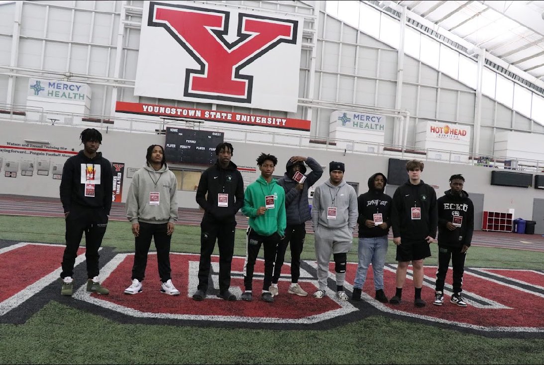 DarealilTy's tweet photo. Thank you, @ysufb and coach
@CoachTPhillips for having me and my teammates yesterday had a great time meeting your staff and players also enjoyed seeing all your facilities thanks for having me can’t wait to come back 
@coachtaylor412 @StoRoxfootball https://t.co/PiaBHGF8Jv