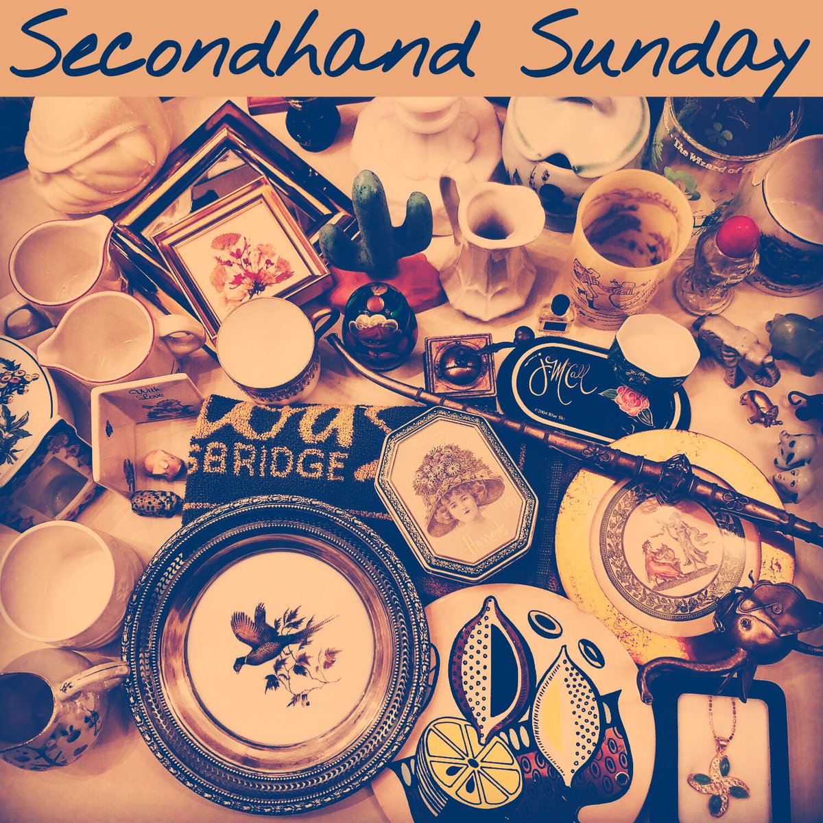 Every Sunday is Secondhand Sunday in our house! 
#shopsmall #shopgreen #shopsunstainable #shopsecondhand #preloved #vintage