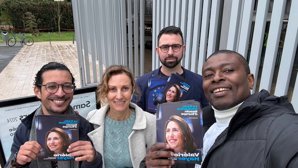 Mohammedbense's tweet photo. Sous la froideur du matin les sourires européens étaient réunis sur le marché de #Fondettes car on a @BesoindEurope #avecvous.
Faire connaître et pr  1🇪🇺 forte avec  @ValerieHayer pr que le #9juin on continue à protéger nos valeurs belles discussions qui nous enrichissent 🇪🇺🕊🇫🇷 https://t.co/fTiAsNqUWx