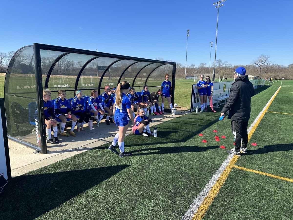 IndyPremierSC's tweet photo. 11G Elite II checking out some tactics with Coach Elliott! #tacticstime #AAron #premierandproud💙 https://t.co/aLBePFt4Ya