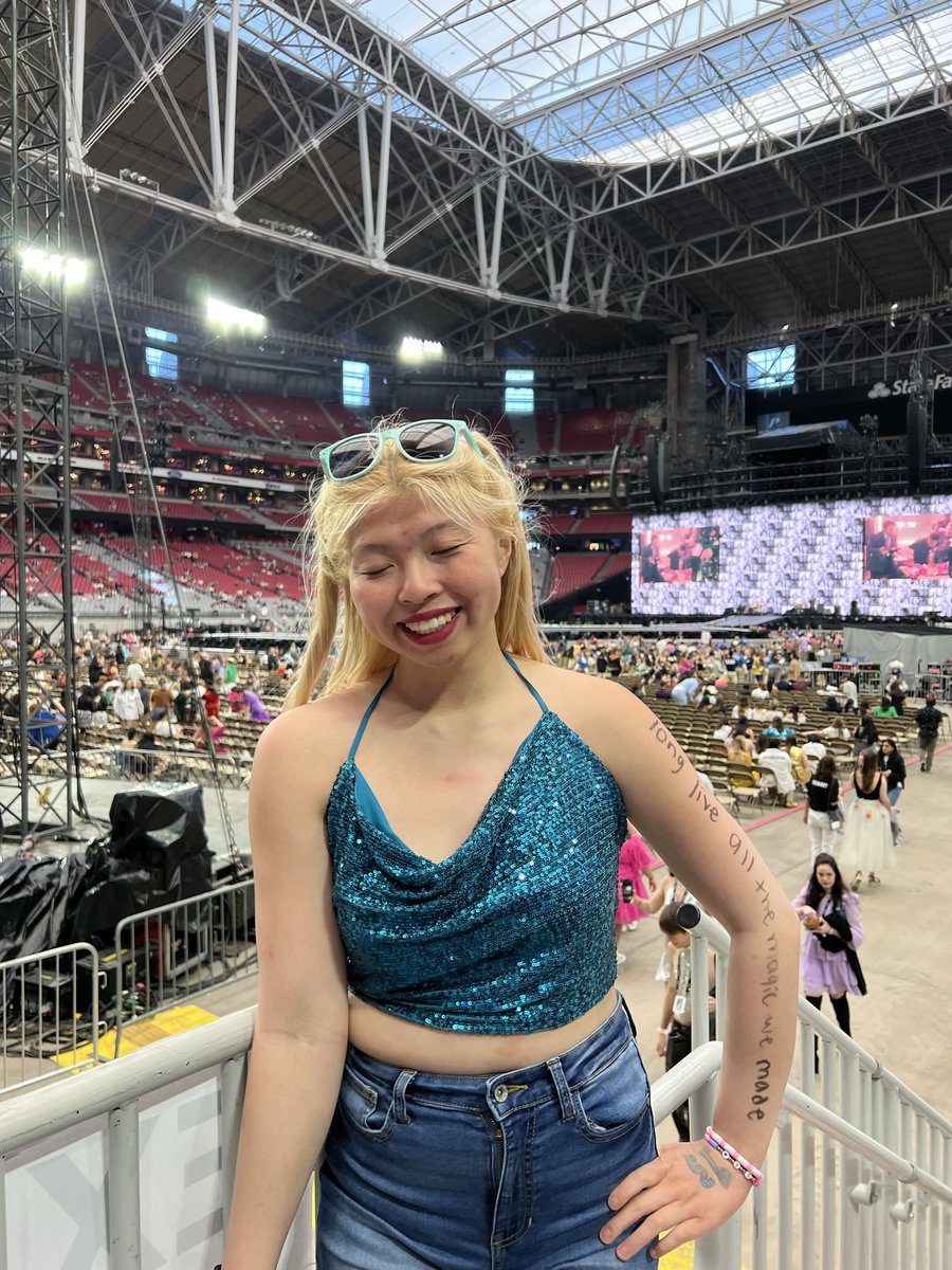 may_bombria's tweet photo. HAPPY ONE YEAR OF THE ERAS TOUR!!! 💚💛💜❤️🩵🖤🩷🩶🧡💙
Glendale, ERAzona. Thank You for all the Eras of Your Music that I have grown up with. I love you Taylor🥹🫶💜 @taylorswift @taylornation13 #tstheerastour #taylorswift #oneyearoftstheerastour #taylurking https://t.co/BRu4rlMq39