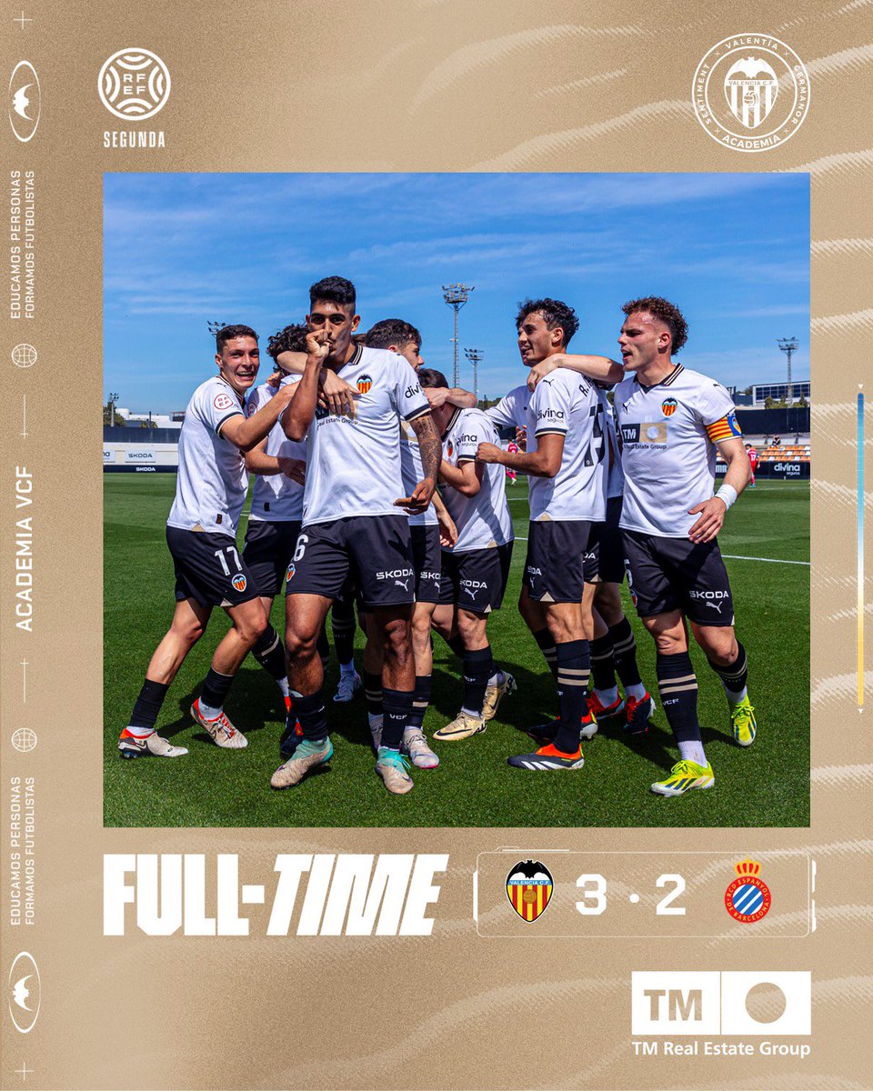 Academia_VCF's tweet photo. 🔚 FINAL 

✅ Victoria del #VCFMestalla que dispuso de las mejores ocasiones y supo sufrir en el tramo final de partido 

⚽️ César Moreno 
⚽️⚽️ Diego Aznar

#VCFMestallaEspanyolB 🦇🔵⚪️ https://t.co/9UUcg5zC8Q