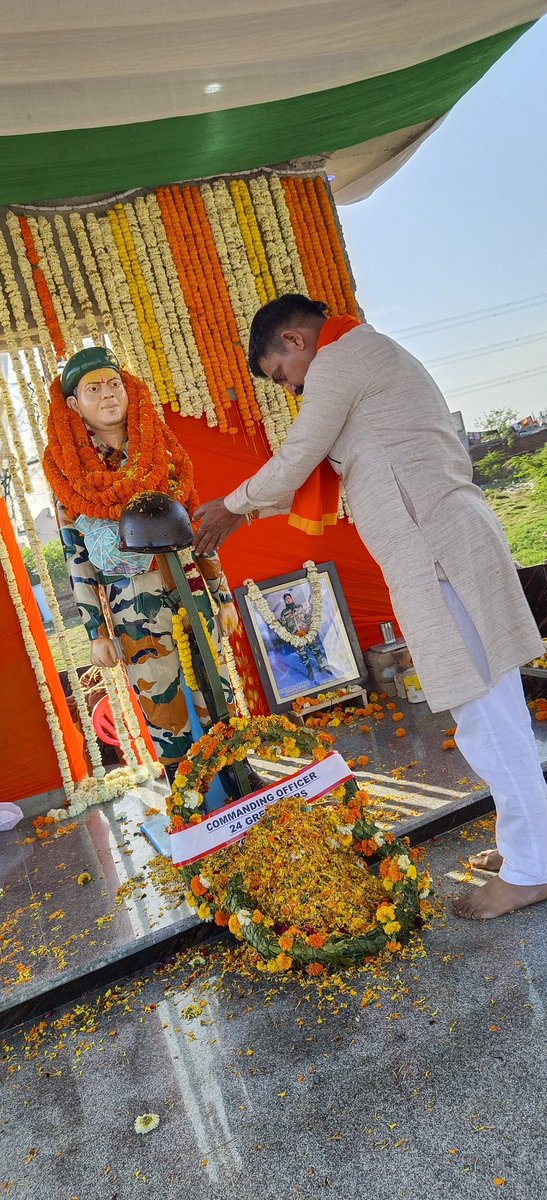 RamTyagiHindu's tweet photo. अमर बलिदानी हवलदार शिव कुमार (भारतीय सेना) मूर्ति अनावरण समारोह में उनके पैतृक गांव दौराला में उपस्थित रहने का सौभाग्य रहा !

🇮🇳"जय हिन्द_जय भारत"🇮🇳

#IndianArmy #HavildarShivKumar
#Daurala #Delhi #news https://t.co/KNH4NCF8q8