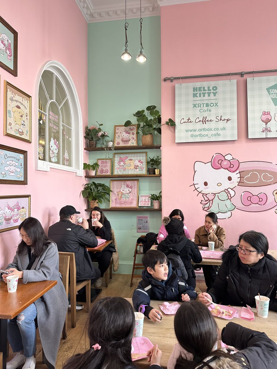 ShanaSkydancer's tweet image. Hello Kitty Cafe ☕️💕🧁 #ArtboxCafe #HelloKitty #London #Spring