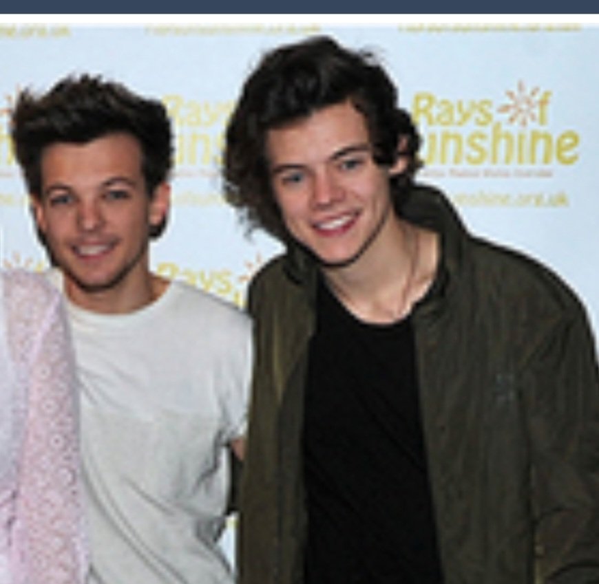 getback2loving's tweet photo. 'Next to you' or 'in front of me'. Forever. 💚💙💚💙
#LarryStylinson
#FreeThem #FreeHarry https://t.co/cDKS0f8lRw