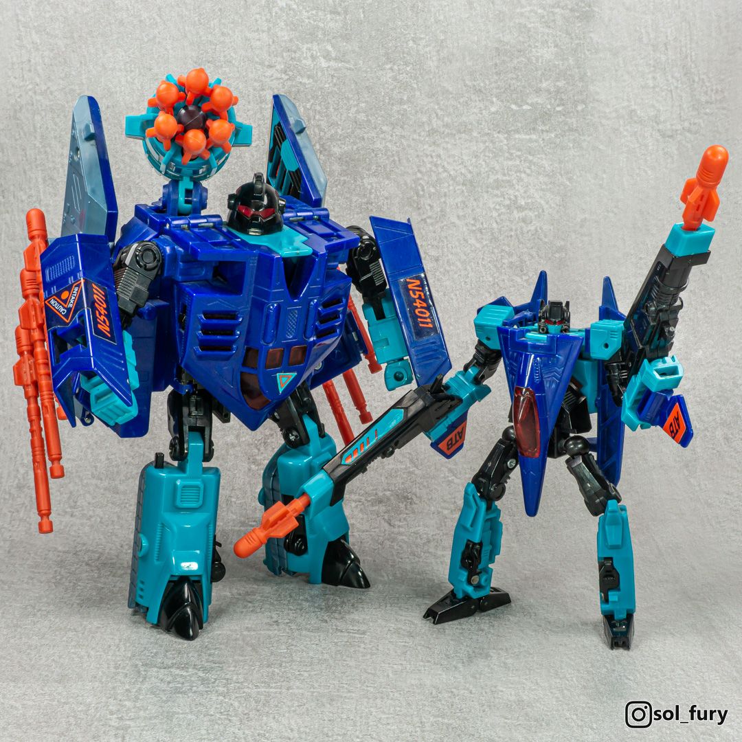 SolFury's tweet photo. Transformers Generation 2 Dreadwing and Smokescreen: two excellent toys that still hold up 30 years later.

#transformers 
#transformersgeneration2 #transformersg2 https://t.co/w7SfqFUE0G
