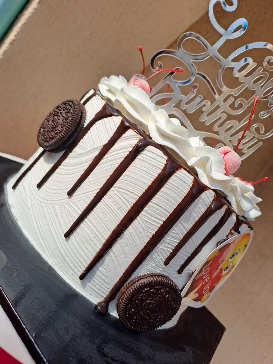 daisycitycakes's tweet image. Whip cream cake 🤍🤎

#yummycake
#cakes