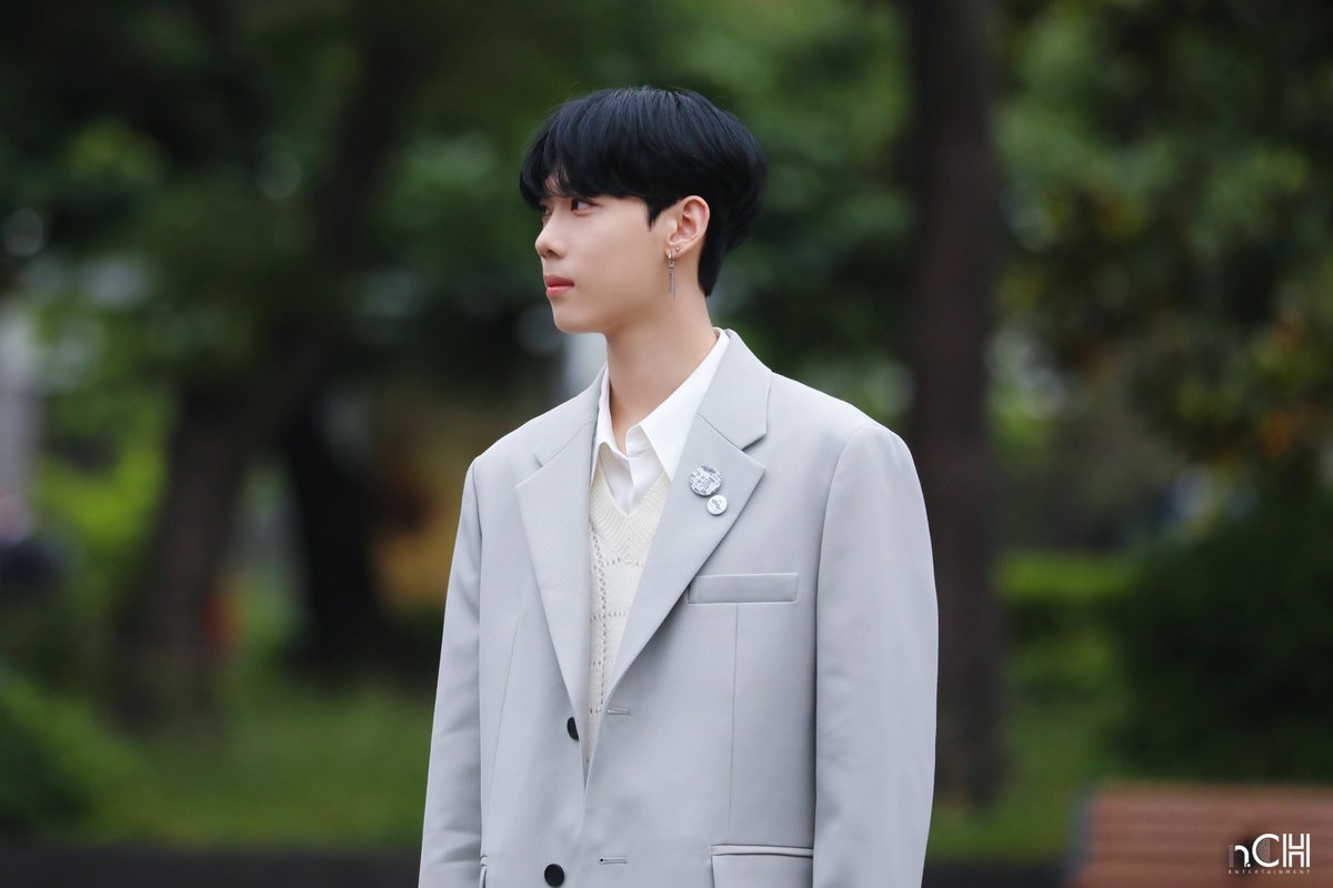 n_ssign's tweet photo. [BEHIND/PIC] 20230905 n.SSign Blog Update

"Higher" MV Filming Tokyo ver. – Robin

#nSSign #엔싸인
#Robin #로빈 https://t.co/Qo8hkD4auj