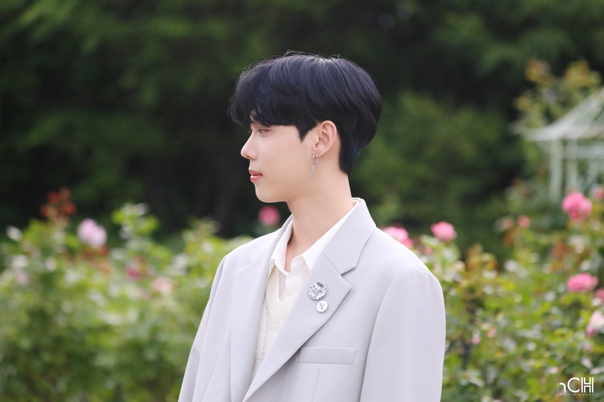 n_ssign's tweet photo. [BEHIND/PIC] 20230905 n.SSign Blog Update

"Higher" MV Filming Tokyo ver. – Robin

#nSSign #엔싸인
#Robin #로빈 https://t.co/Qo8hkD4auj