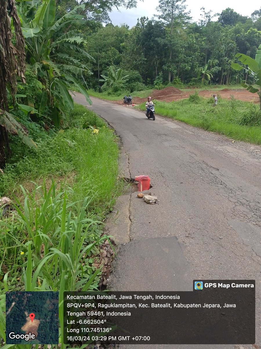 memeitusatir's tweet photo. GIVE AWAY TIMEEE🤡

ada 12k (belum PPN 12%) buat kamu yang bisa nebak jumlah korban yang akan meninggal maupun terluka di jalan ini

Caranya bisa langsung balas tweet ini dan jangan lupa tag @dpupr_jepara @PemkabJepara @LaporGub_

Give away di tutup ketika jalan di perbaiki https://t.co/Mbp14KRsUa