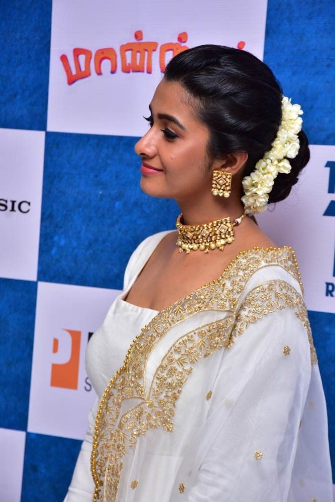 Rahul__Rio's tweet photo. best pics of pbs 😍❤

white suits her well ⚽✅ https://t.co/aoRYRy868n