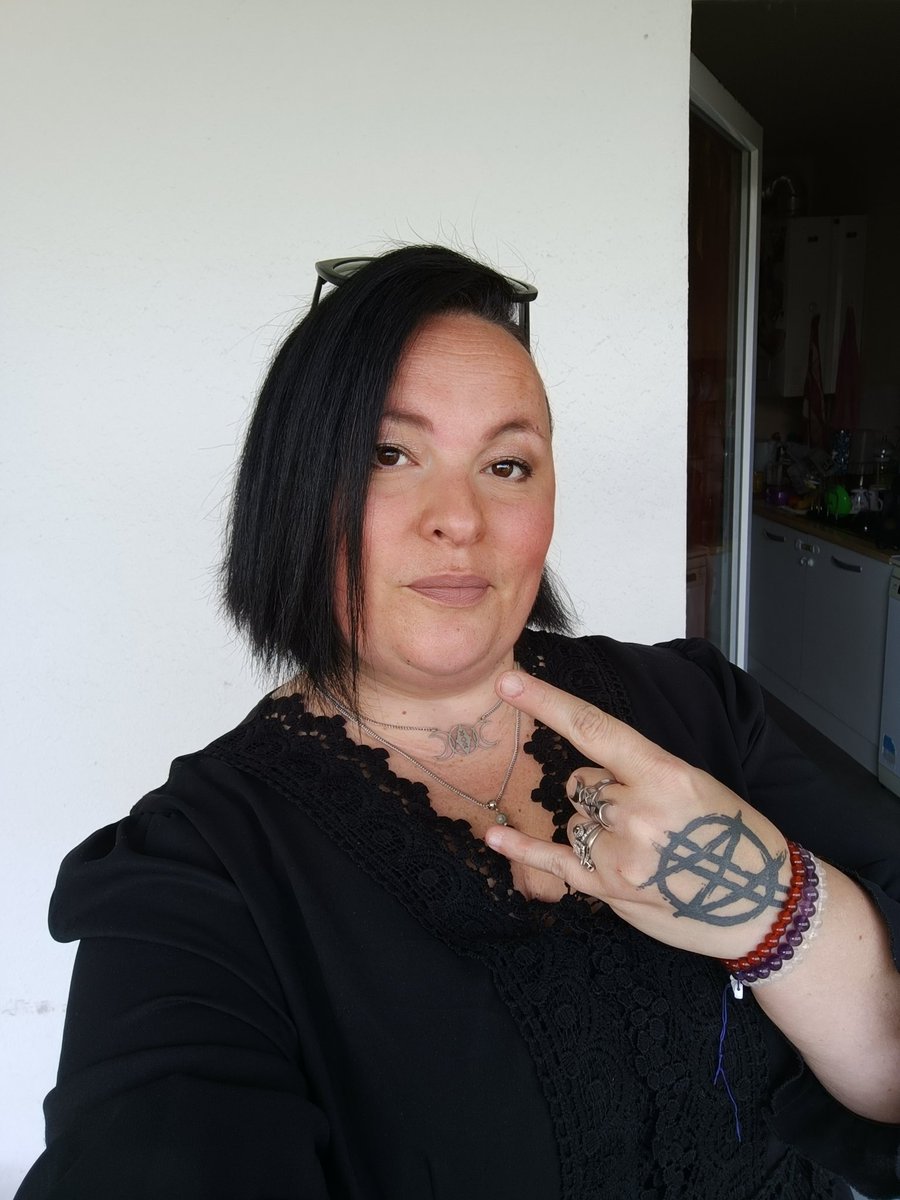 BettyVonSynner's tweet photo. 40th birthday party today!
Have a wonderful day fam !
#deathbats #deathbatsfamily #avengedsevenfold #avengedsevenfoldfamily @TheOfficialA7X @DBC_Community @DeathbatsClub https://t.co/REZkuTAbcu
