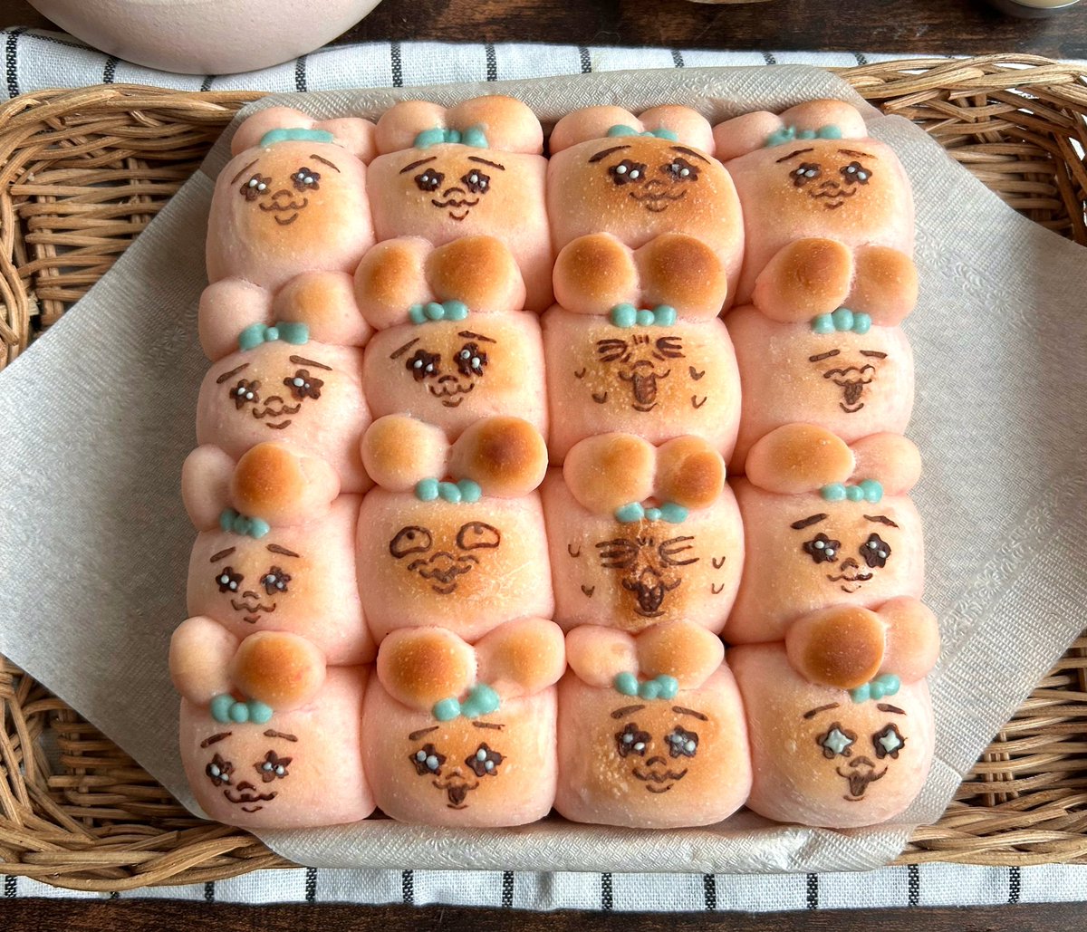 うさぎちゃんトースト♡ひよこ 日焼けしすぎたおぱんちゅうさぎのちぎりパンできました🍞 味は最高
