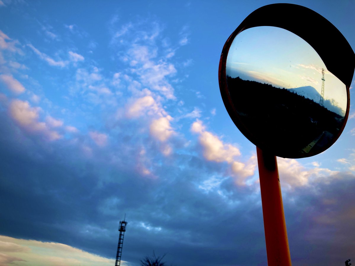 basic_walking's tweet image. すっかり手袋なしでも歩ける夕方のウォーキング。#富士山 #イマソラ