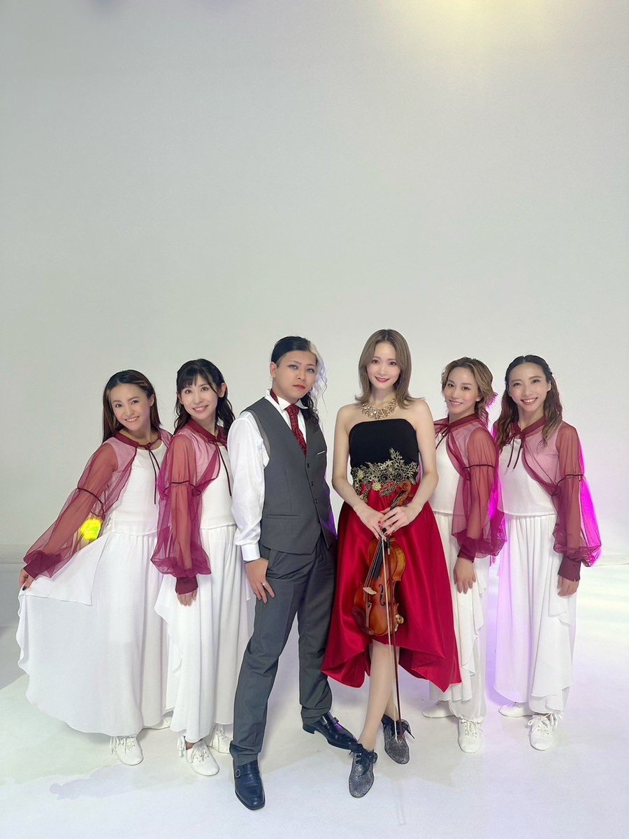 rinateee_'s tweet photo. 踊るヴァイオリニストRioさんのMVにダンサーで出演させて頂きました💫
ヴァイオリンの音色に合わせて様々な心情をダンスで表現しているのでぜひYouTubeでフルでみてくださいっ🎻

https://t.co/6EXde2B3A2 https://t.co/WJvbP98XEu