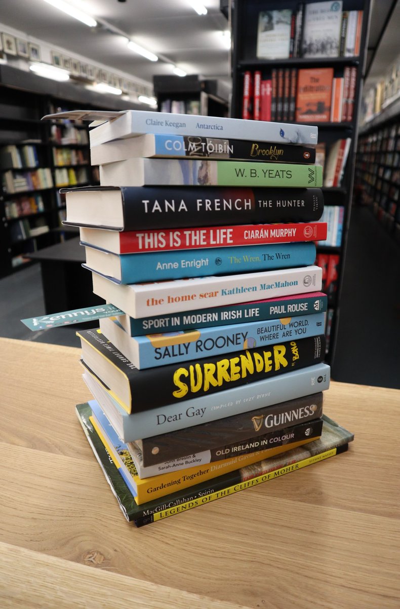 Happy #StPatricksDay one and all! Beannachtaí na Féile Padraig oraibh! In celebration, we'd like to give this hamper of Irish books worth €300 away to one person (anywhere in the world). Like, RT, comment or follow us by 9am Wednesday to enter. Enjoy the weekend! 🍀📚