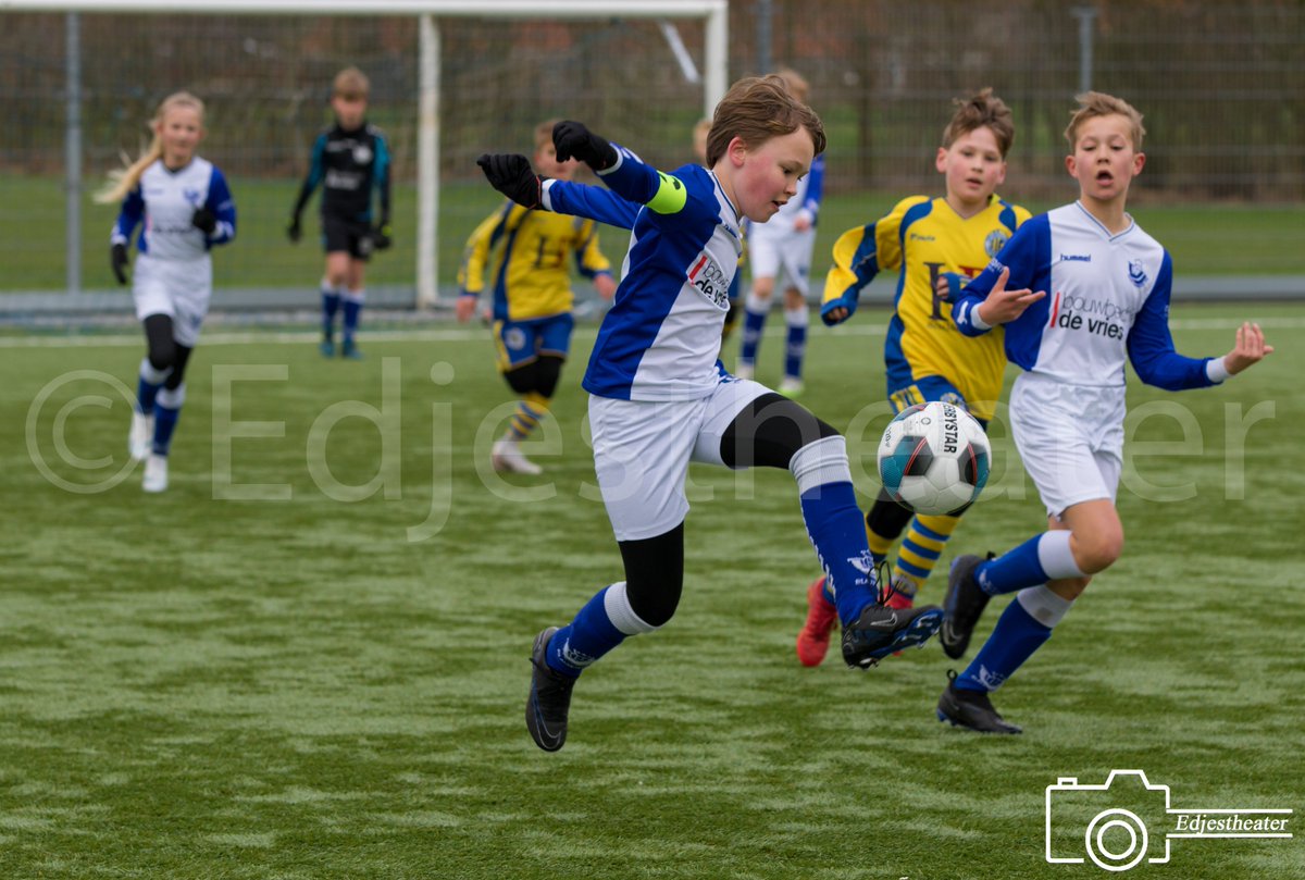 Edjestheater's tweet photo. Veel drukte en bedrijvigheid, sportiviteit, 2x 'CR7' en vooral héél véél geluid en plezier (!). Welkom bij een ochtendje jeugdvoetbal bij @Blauwwit34....

#canonnl #sportfotografie #jeugdvoetbal #blauwwit34 #blauwwit #voetbalplezier #ZaterdagIsDeMooisteDagVanDeWeek #matchday https://t.co/ZpA1T1BmFw