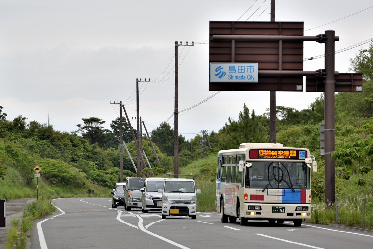 al__2081_3's tweet photo. 3/*
相良54 日産ディーゼル 西工96MC(KL-JP252NAN改)

色々トラブル続きだった54、昨年秋より離脱しており、今回廃車となりました。
ジャストではJP初の廃車に。

赤バスの全廃も目前に迫ってきてますが、同時に低床車の廃車も始まりそうでヒヤヒヤです。
24年間お疲れ様でした🥲 https://t.co/u9MIt4a0Gi